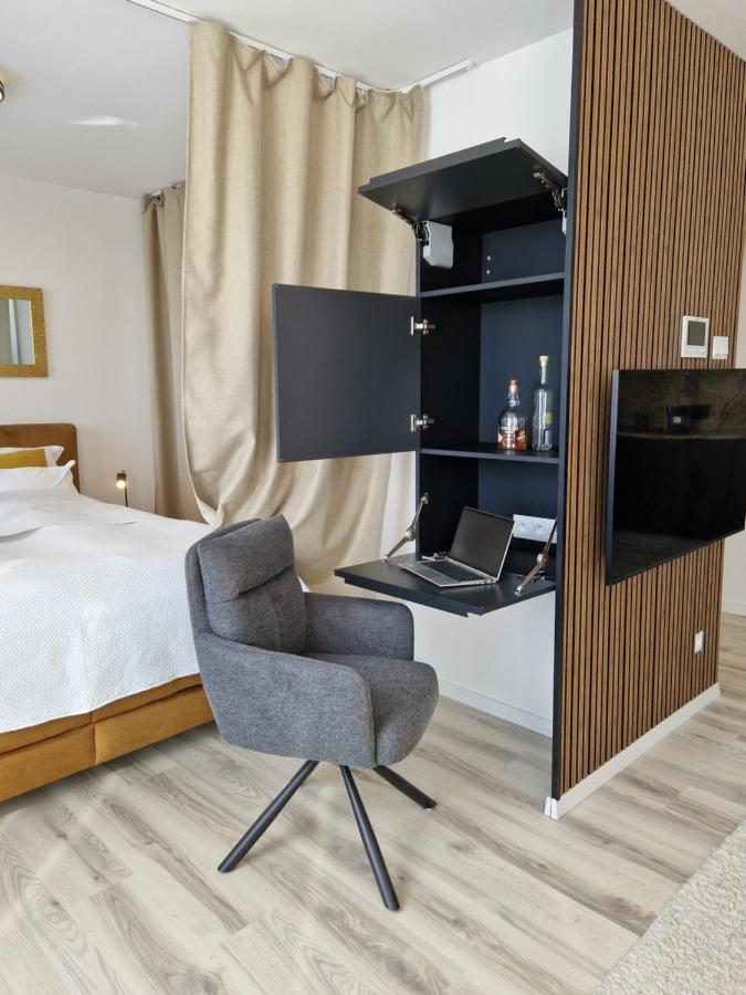 7Thheaven Centre Suite Free Parking In The Building 브라티슬라바 외부 사진