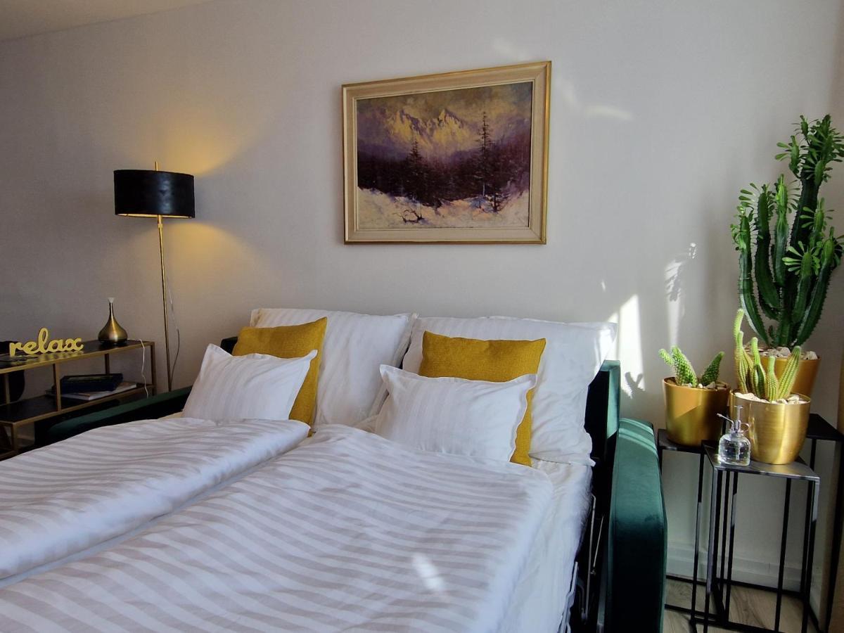 7Thheaven Centre Suite Free Parking In The Building 브라티슬라바 외부 사진